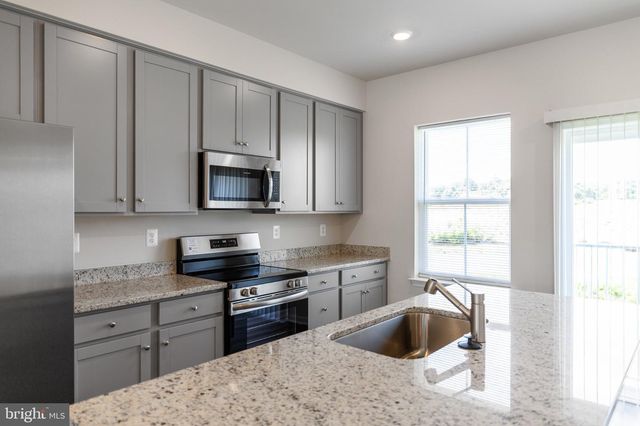 105 MILBURN DR, Martinsburg, WV 25403