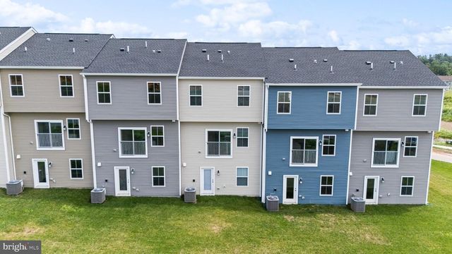 105 MILBURN DR, Martinsburg, WV 25403