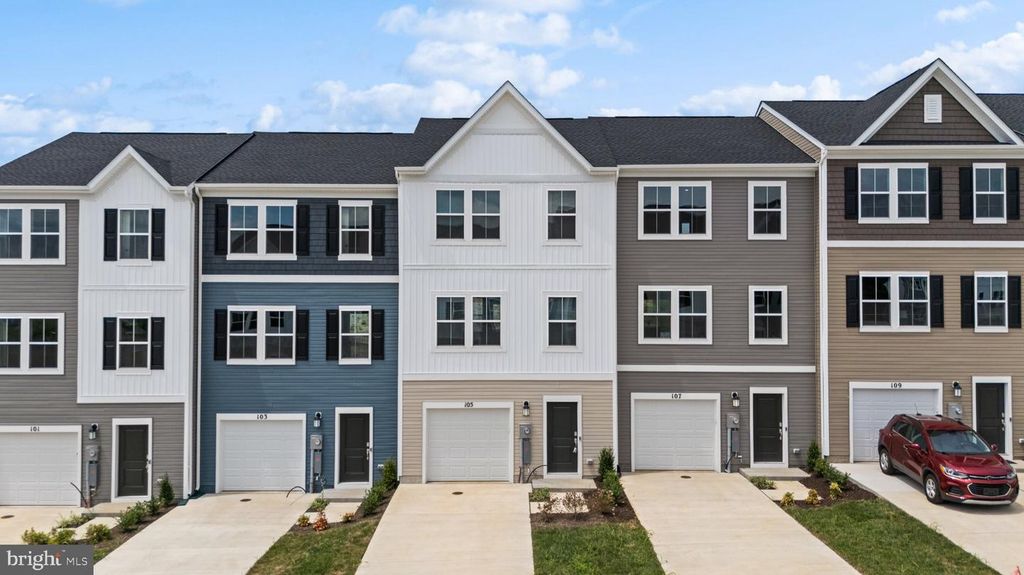 105 MILBURN DR, Martinsburg, WV 25403