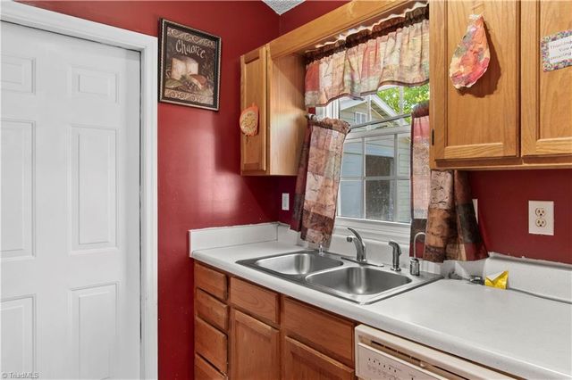 1796 Pebble Run Lane, Clemmons, NC 27012