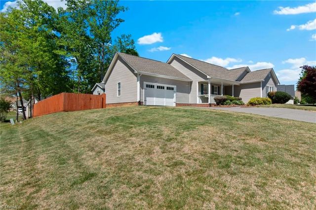 1796 Pebble Run Lane, Clemmons, NC 27012