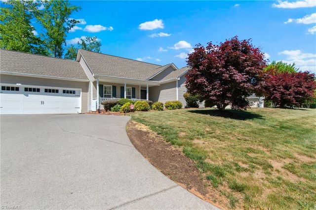 1796 Pebble Run Lane, Clemmons, NC 27012