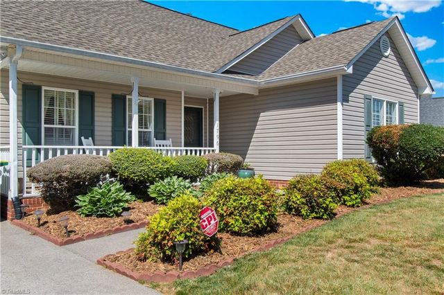 1796 Pebble Run Lane, Clemmons, NC 27012