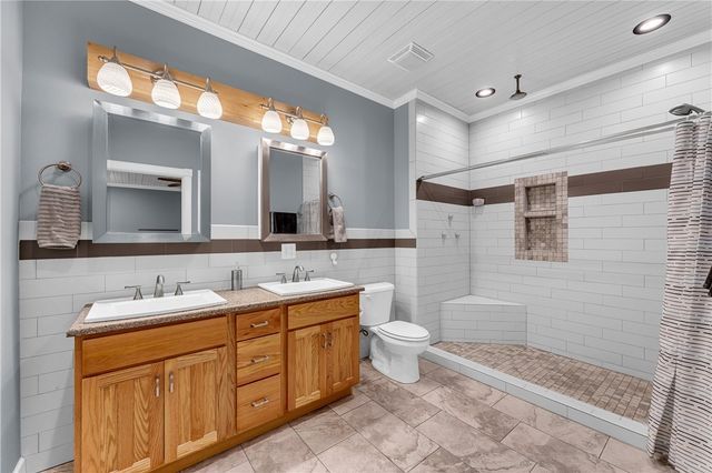 14469 Highland Church Road, Fayetteville, AR 72704