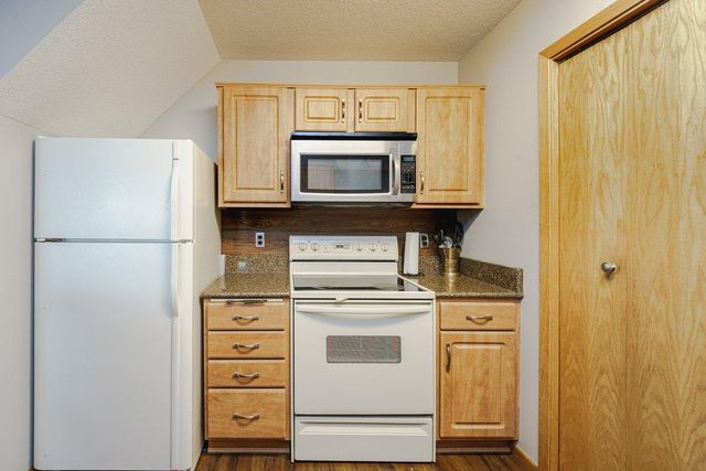 13154 Meadowood Curve NW 10NW, Coon Rapids, MN 55448