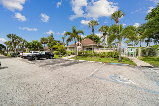 1129 W LAKES Drive, Deerfield Beach, FL 33442