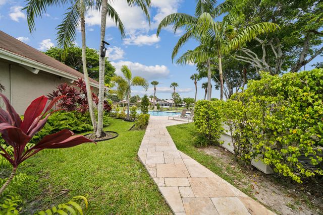 1129 W LAKES Drive, Deerfield Beach, FL 33442