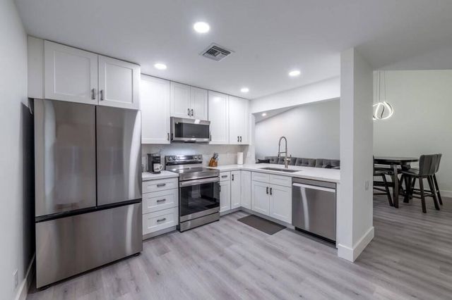 1129 W LAKES Drive, Deerfield Beach, FL 33442