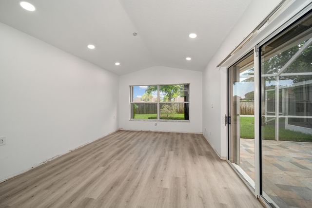 1129 W LAKES Drive, Deerfield Beach, FL 33442