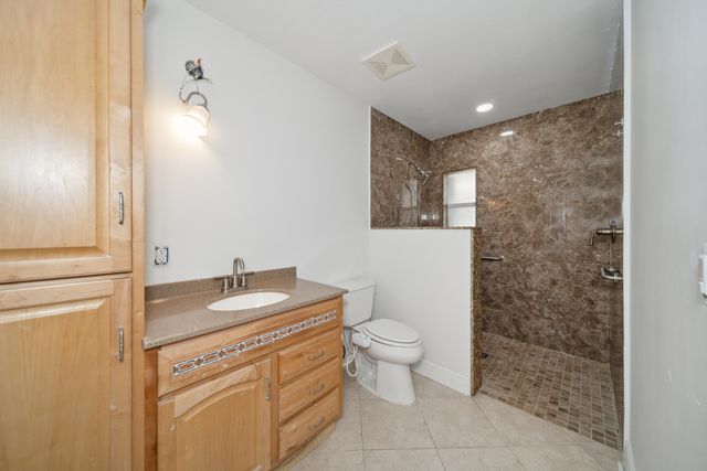1129 W LAKES Drive, Deerfield Beach, FL 33442