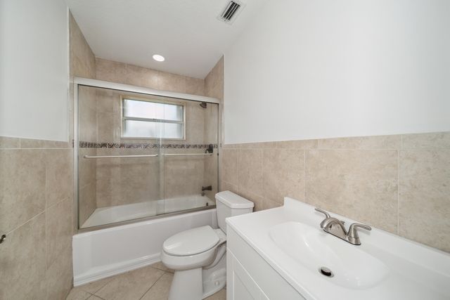 1129 W LAKES Drive, Deerfield Beach, FL 33442