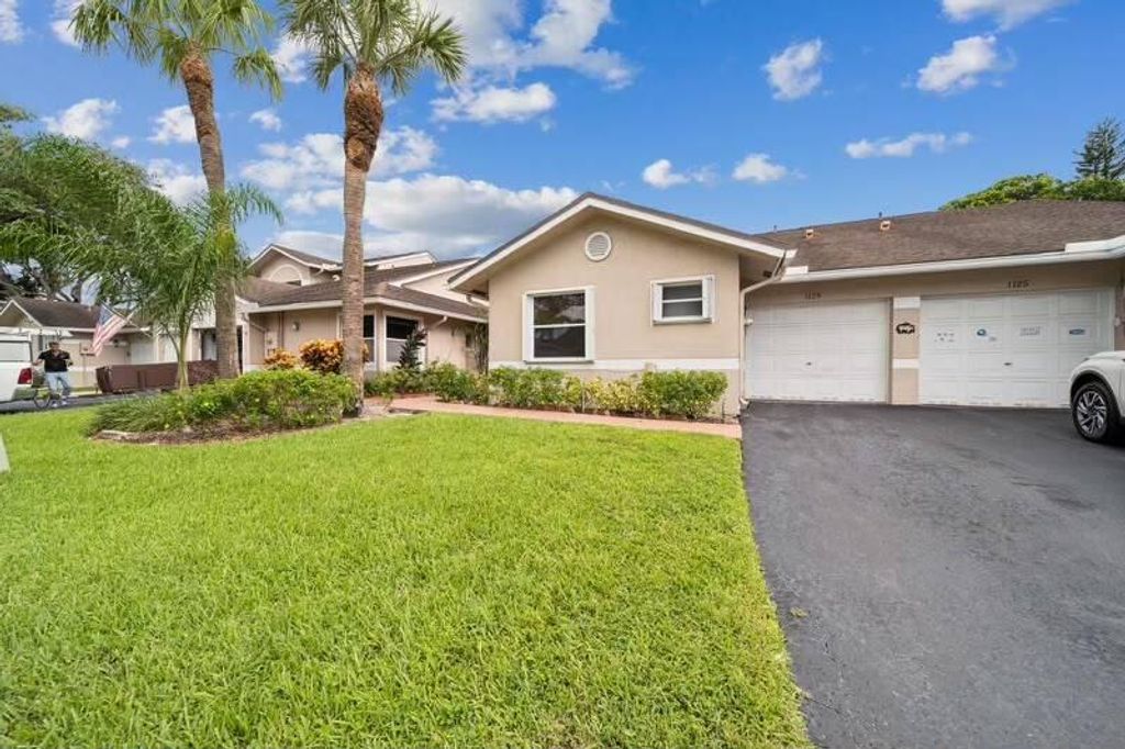 1129 W LAKES Drive, Deerfield Beach, FL 33442