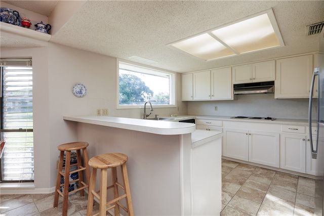 125 James Dr, Sinton, TX 78387