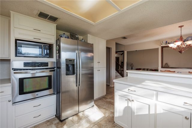 125 James Dr, Sinton, TX 78387