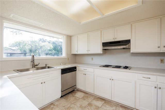 125 James Dr, Sinton, TX 78387