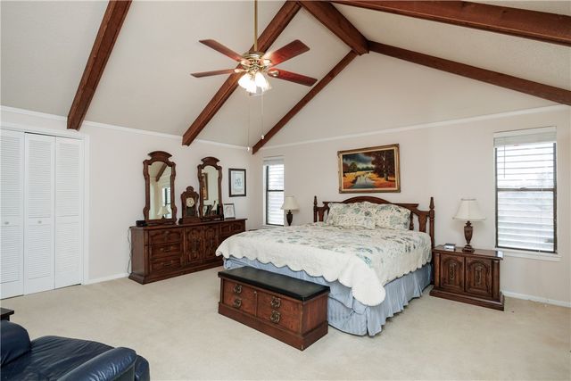 125 James Dr, Sinton, TX 78387