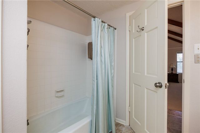 125 James Dr, Sinton, TX 78387