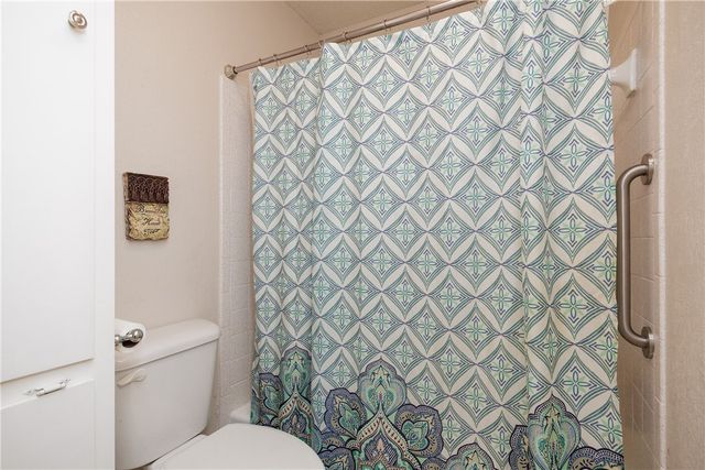 125 James Dr, Sinton, TX 78387