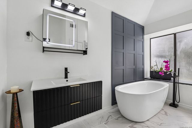 959 Hedgestone Dr, San Antonio, TX 78258