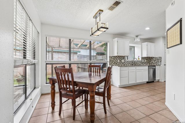 959 Hedgestone Dr, San Antonio, TX 78258