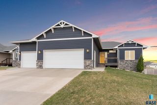 5320 S Solono Ave, Sioux Falls, SD 57108
