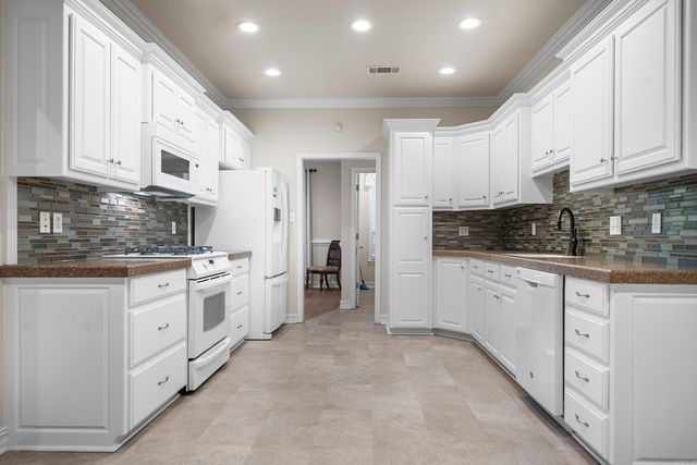 9 Graham Gardens, Hot Springs, AR 71901