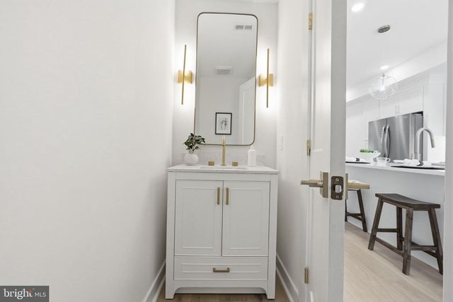 220 V ST NE, Washington, DC 20002