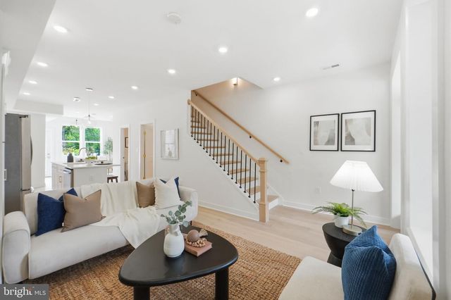 220 V ST NE, Washington, DC 20002