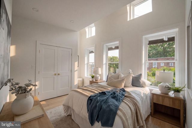 220 V ST NE, Washington, DC 20002