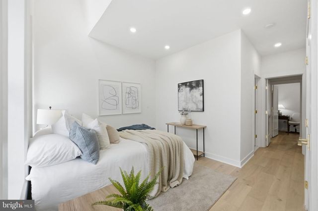 220 V ST NE, Washington, DC 20002