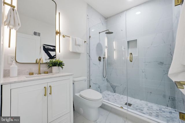 220 V ST NE, Washington, DC 20002