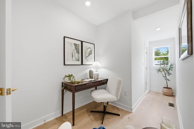 220 V ST NE, Washington, DC 20002