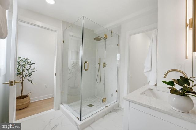 220 V ST NE, Washington, DC 20002