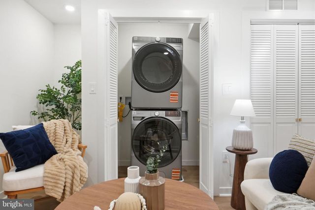 220 V ST NE, Washington, DC 20002