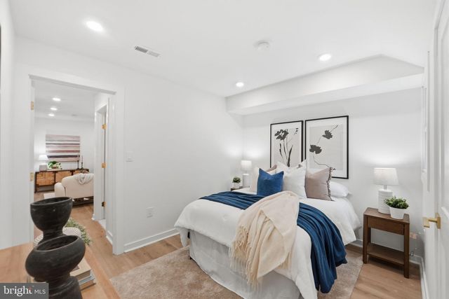 220 V ST NE, Washington, DC 20002