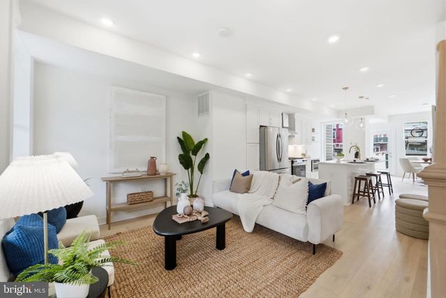 220 V ST NE, Washington, DC 20002