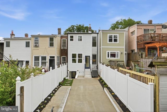 220 V ST NE, Washington, DC 20002