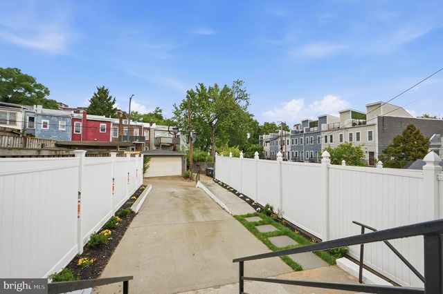 220 V ST NE, Washington, DC 20002