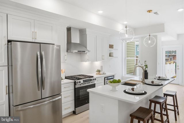 220 V ST NE, Washington, DC 20002