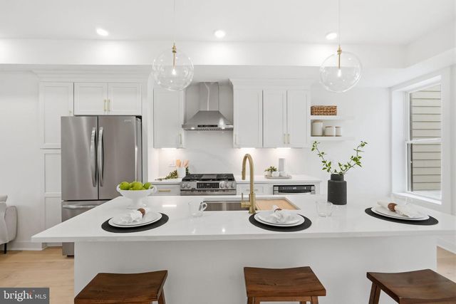 220 V ST NE, Washington, DC 20002