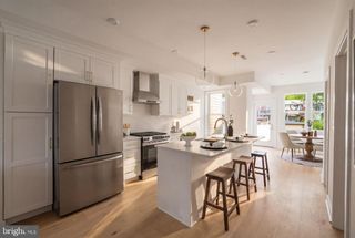 220 V ST NE, Washington, DC 20002