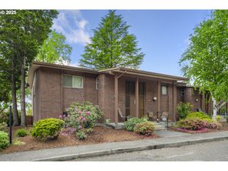 11490 Sw CROWN Dr 1, King City, OR 97224