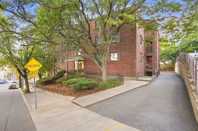 14 Boston St 1A, Somerville, MA 02143