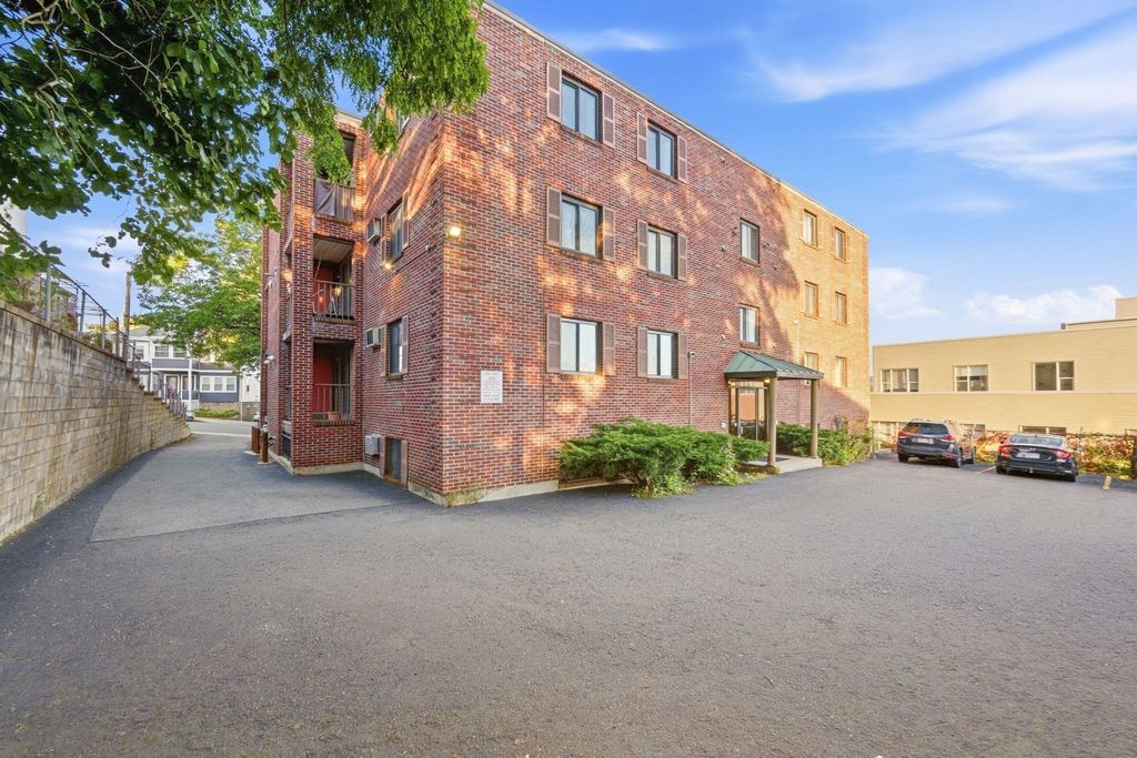 14 Boston St 1A, Somerville, MA 02143