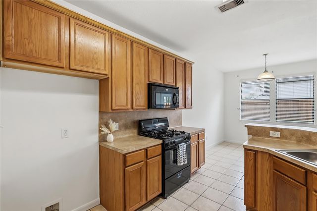 32014 Decker Oaks Drive, Pinehurst, TX 77362