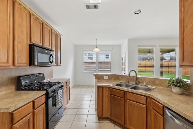 32014 Decker Oaks Drive, Pinehurst, TX 77362