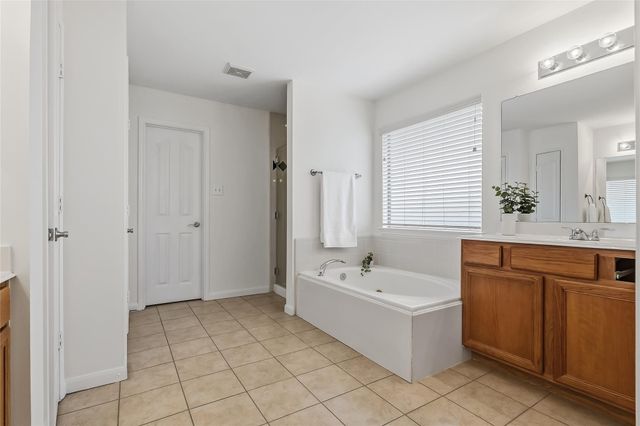 32014 Decker Oaks Drive, Pinehurst, TX 77362