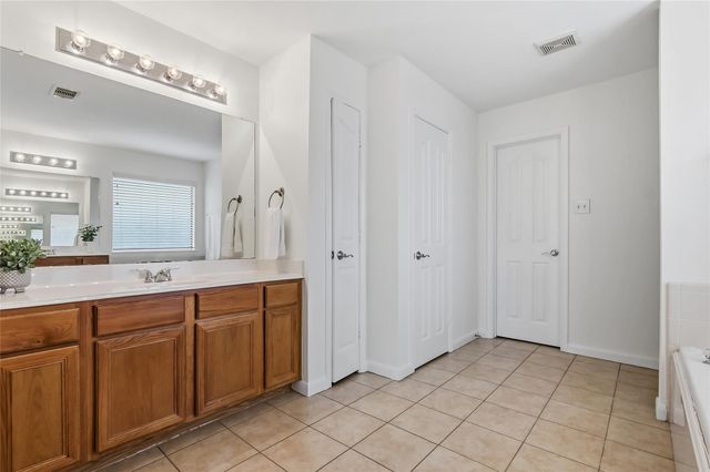 32014 Decker Oaks Drive, Pinehurst, TX 77362