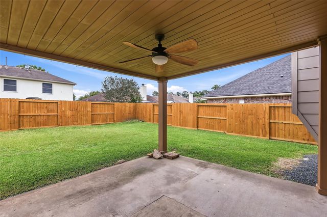 32014 Decker Oaks Drive, Pinehurst, TX 77362