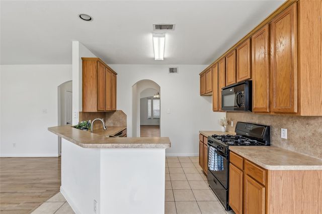 32014 Decker Oaks Drive, Pinehurst, TX 77362